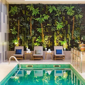 4* Szálloda Novotel Airport